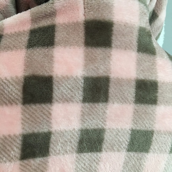 Pajama Mania checkered Robe, Size Small - Picture 9 of 11